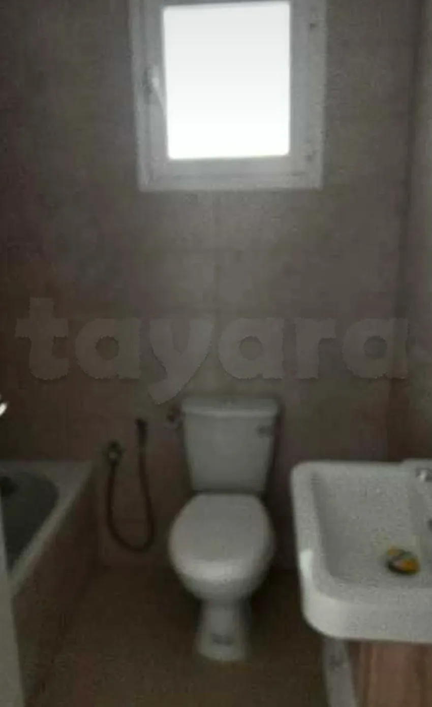 Location S2 vide à Borj Louzir