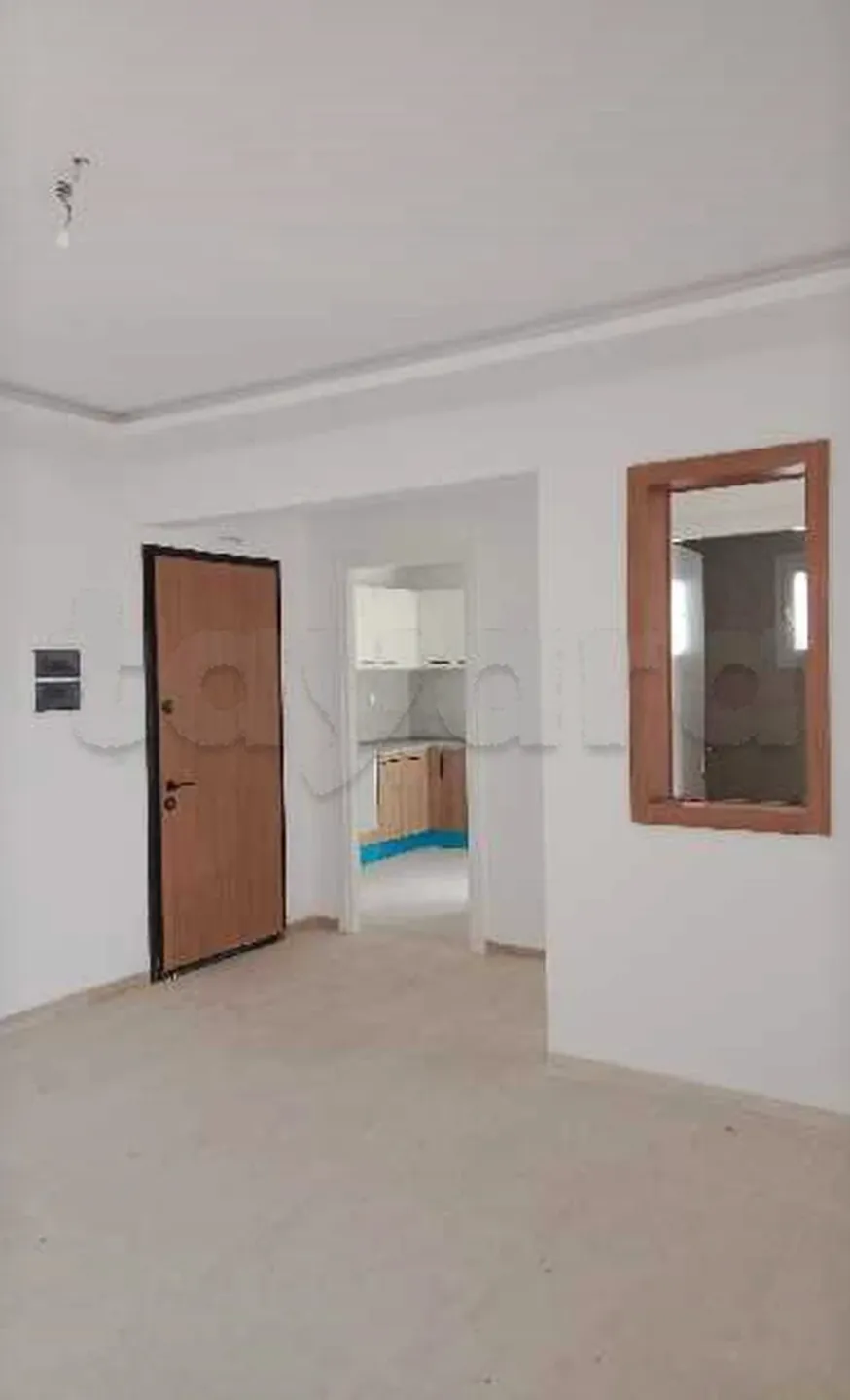 Location S2 vide à Borj Louzir