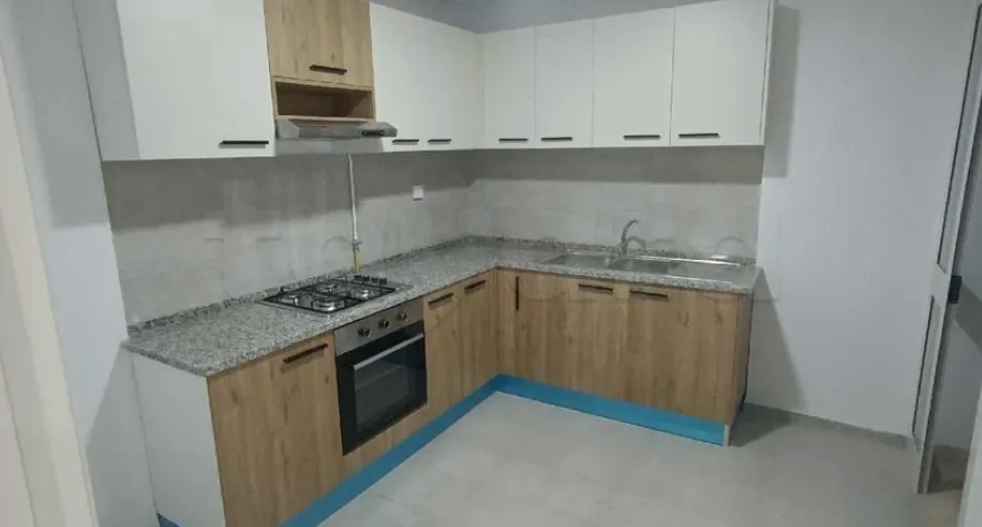 Location S2 vide à Borj Louzir