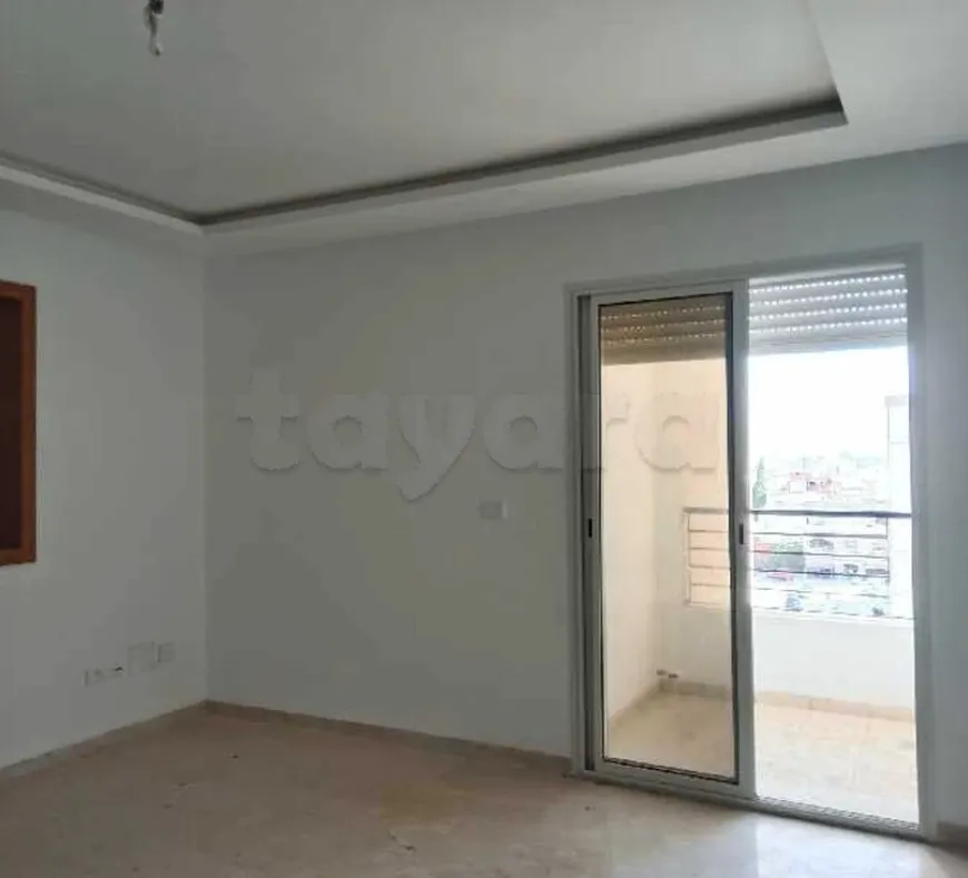 Location S2 vide à Borj Louzir