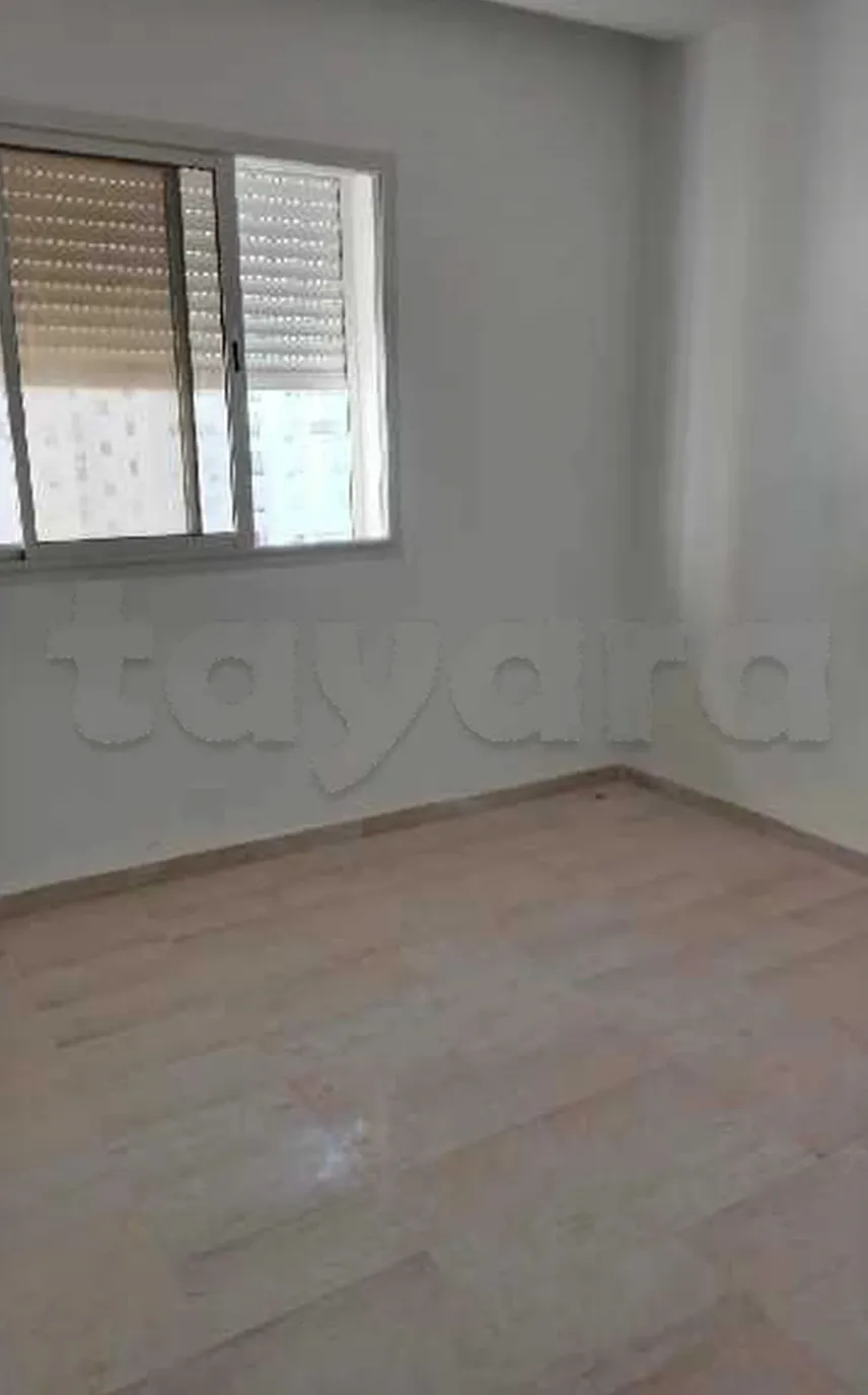 Location S2 vide à Borj Louzir