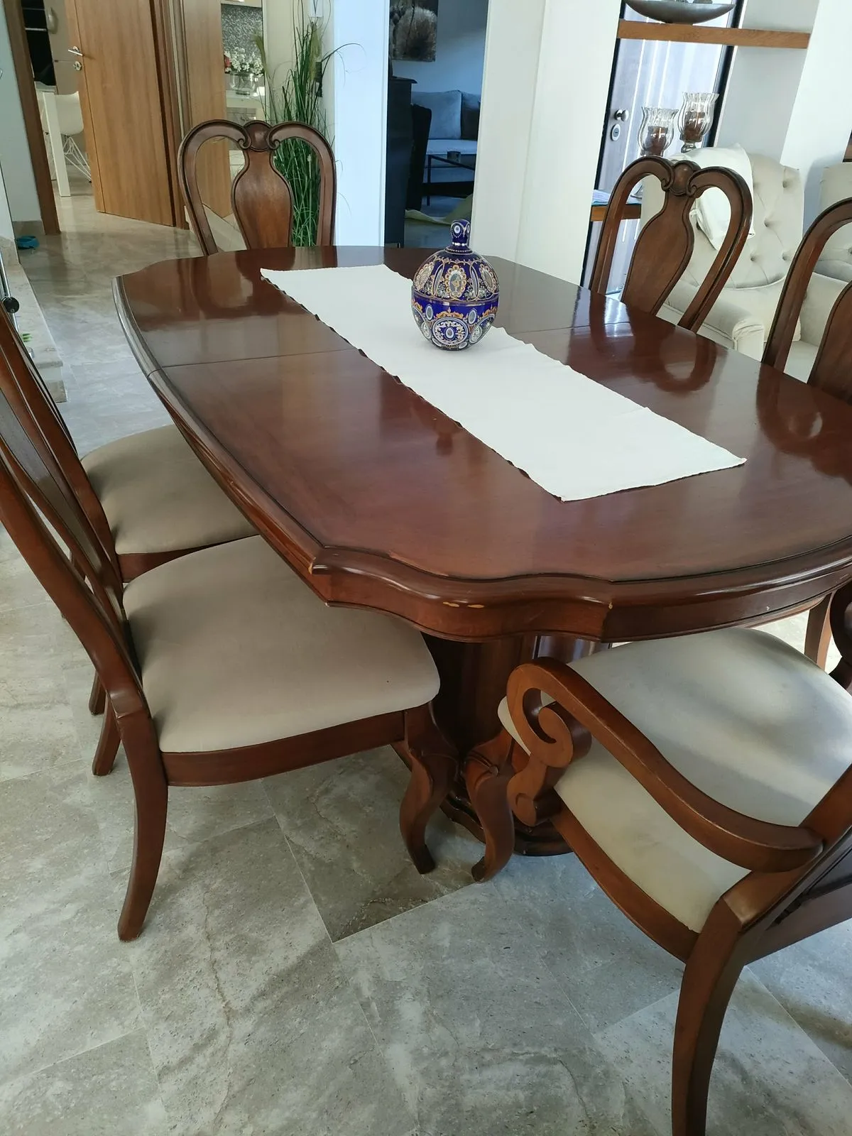 Superbe table a manger italienne en bois massif + 6 chaises