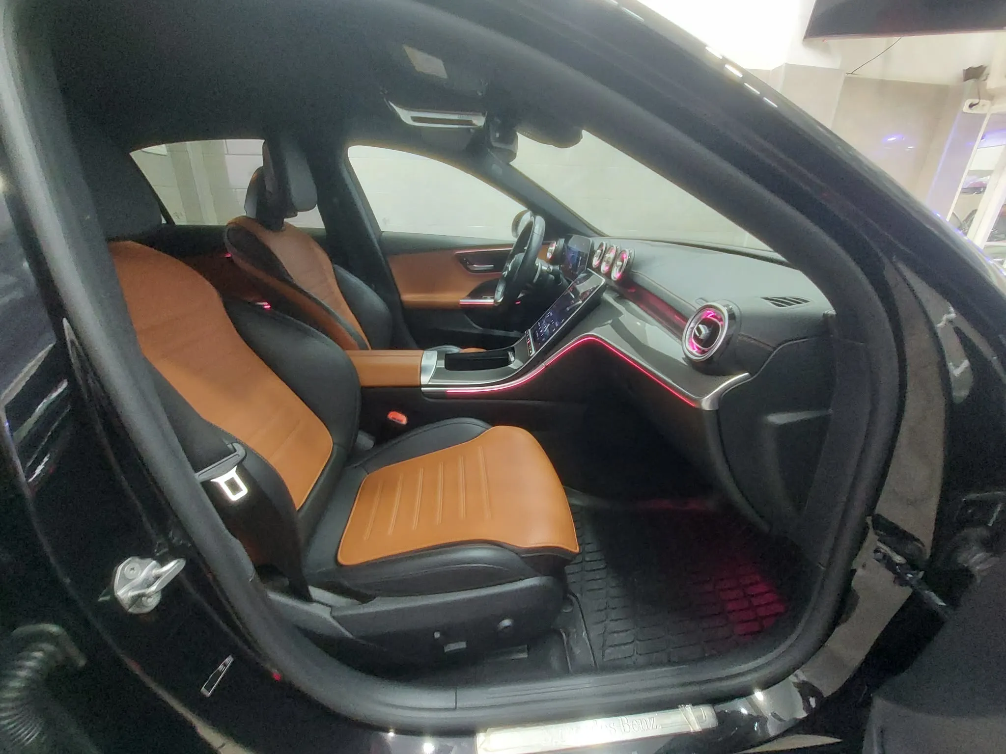 Mercedes-Benz C 180 - AMG - Tel 98479647 