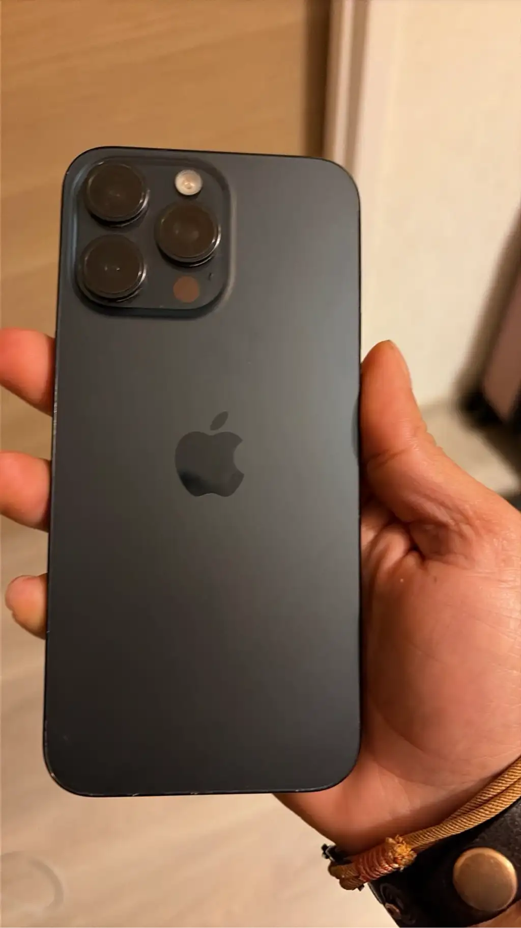 iphone 15 Pro Max - photo 1
