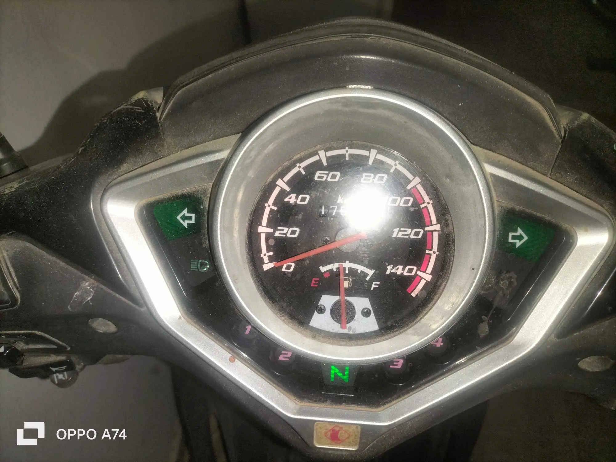 Itucy spark ndhifa kol chay d'origine 