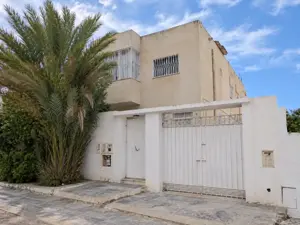 Villa sur 3 niveaux à Menzah 6