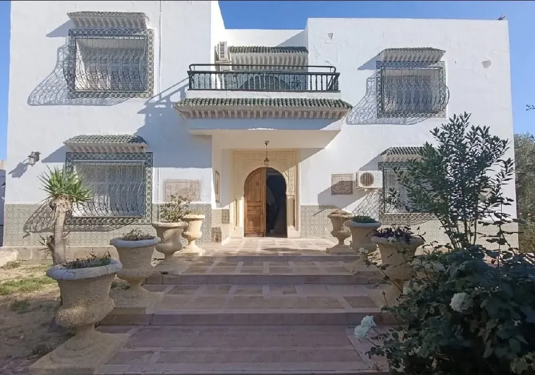 đĂ VENDRE â Projet D'Or 4000 mÂČâ FACE MER Ă  Chott Meriem