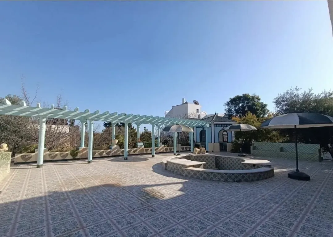 đĂ VENDRE â Projet D'Or 4000 mÂČâ FACE MER Ă  Chott Meriem