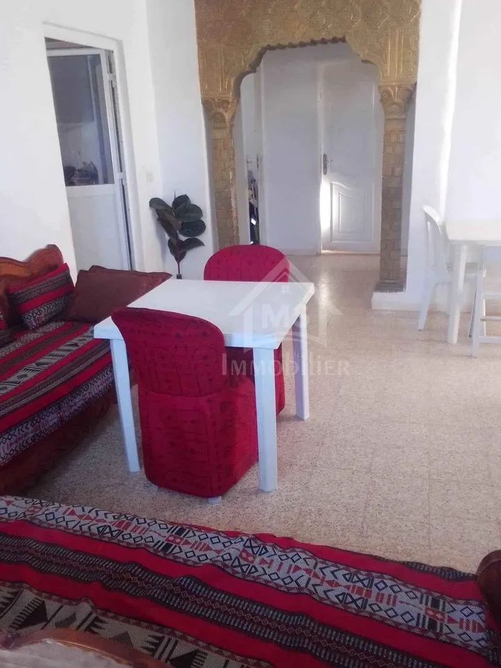 Maison S+2 avec garage et jardin à Hammamet Sud à vendre