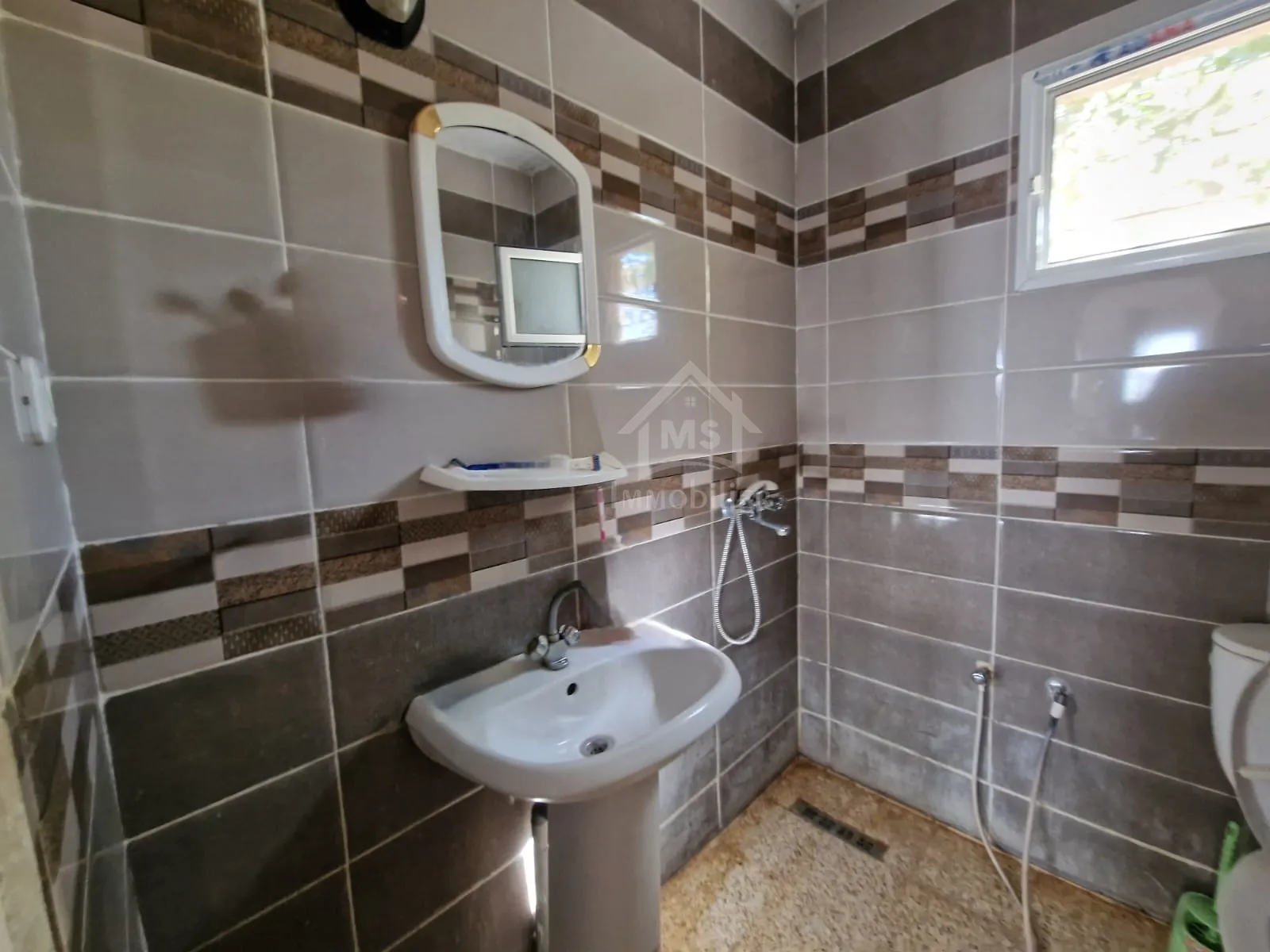 Maison S+2 avec garage et jardin à Hammamet Sud à vendre