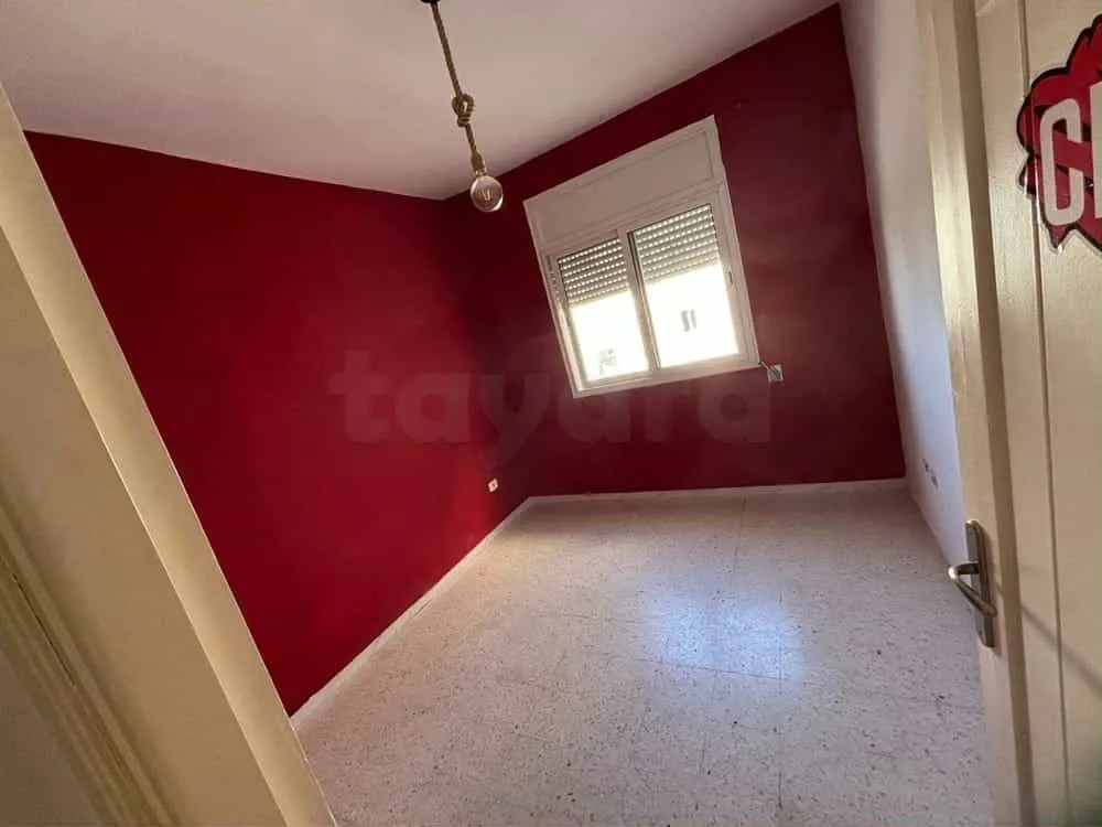 un appartements s+1 au 2éme étage (sans ascenseur) a louera Manouba Saneyet Ben Abdallah Prés de lycée