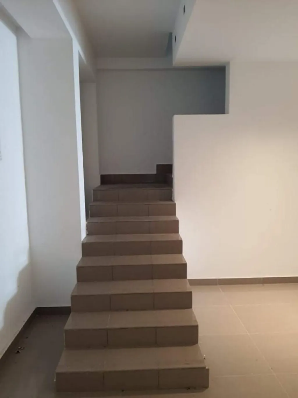 À louer : Local industriel 500 m² avec open space administratif et cour extérieure – ZI El Mghira