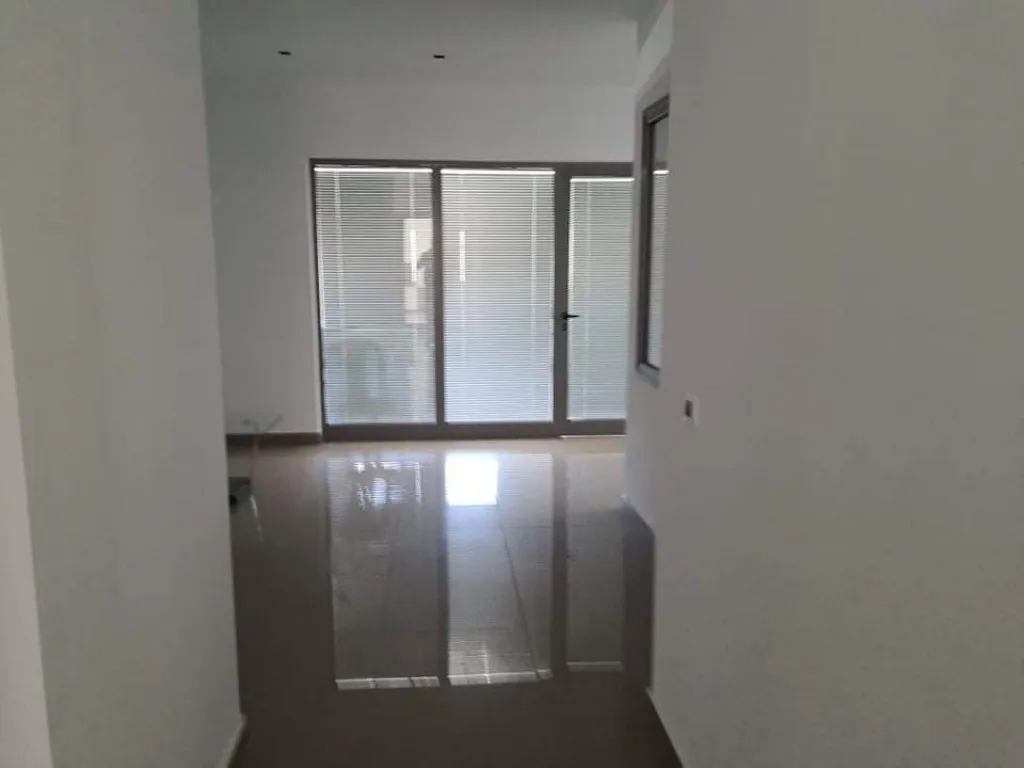 À louer : Local industriel 500 m² avec open space administratif et cour extérieure – ZI El Mghira