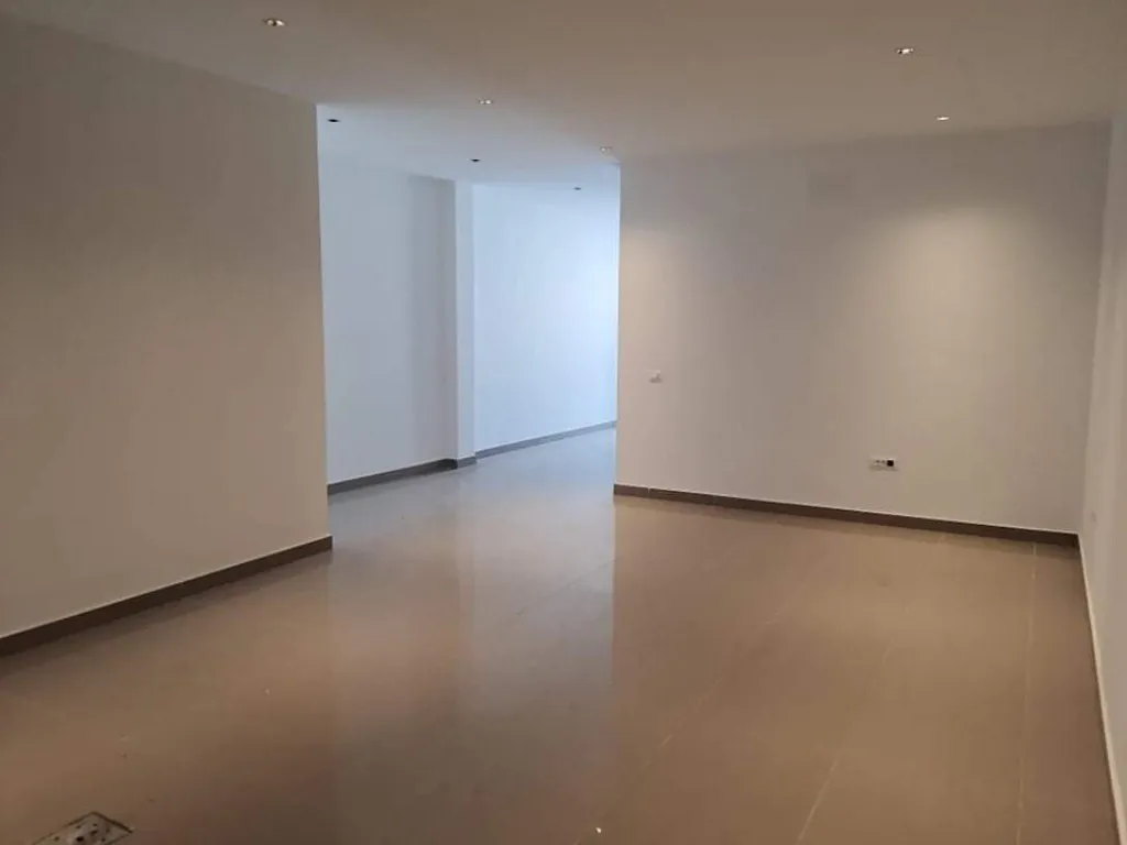 À louer : Local industriel 500 m² avec open space administratif et cour extérieure – ZI El Mghira