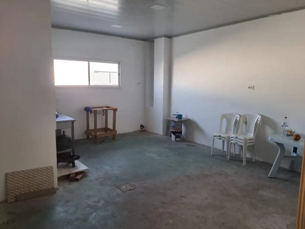 À louer : Local industriel 500 m² avec open space administratif et cour extérieure – ZI El Mghira