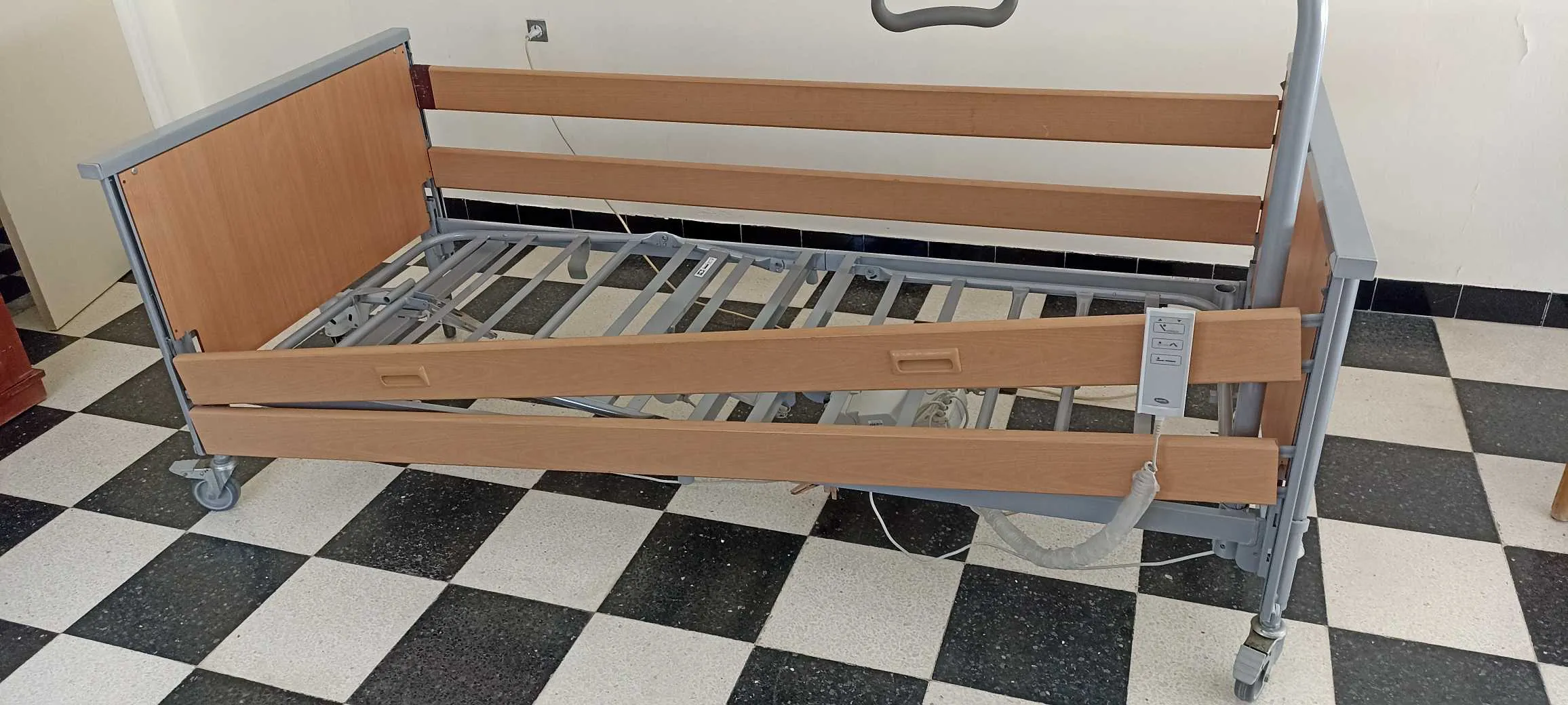 Lit médicalisé électrique Invacare 