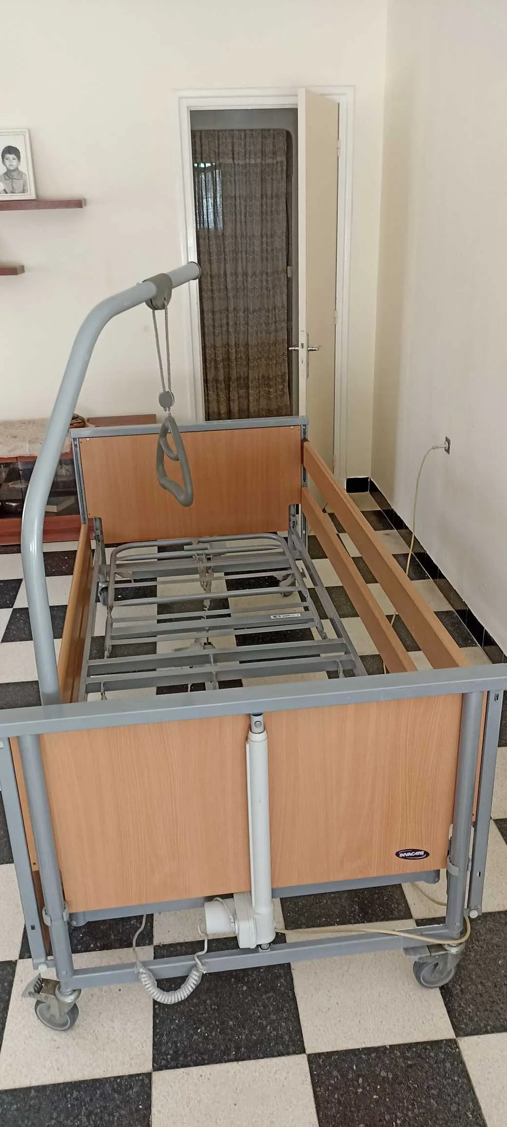 Lit médicalisé électrique Invacare 