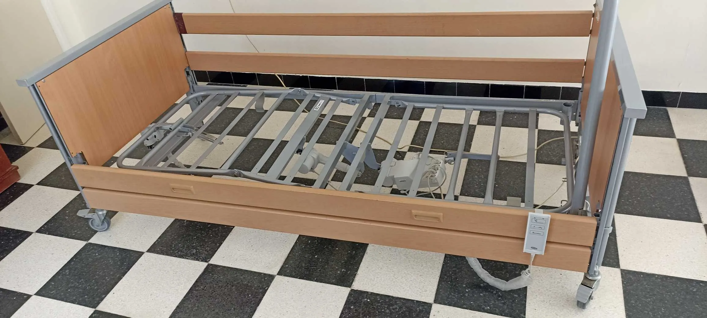 Lit médicalisé électrique Invacare 