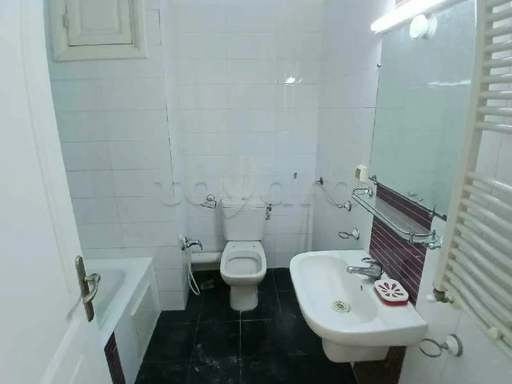 un appartements s+2 au 2éme étage (avec ascenseur) a louer situé a Denden En face l'artisanat