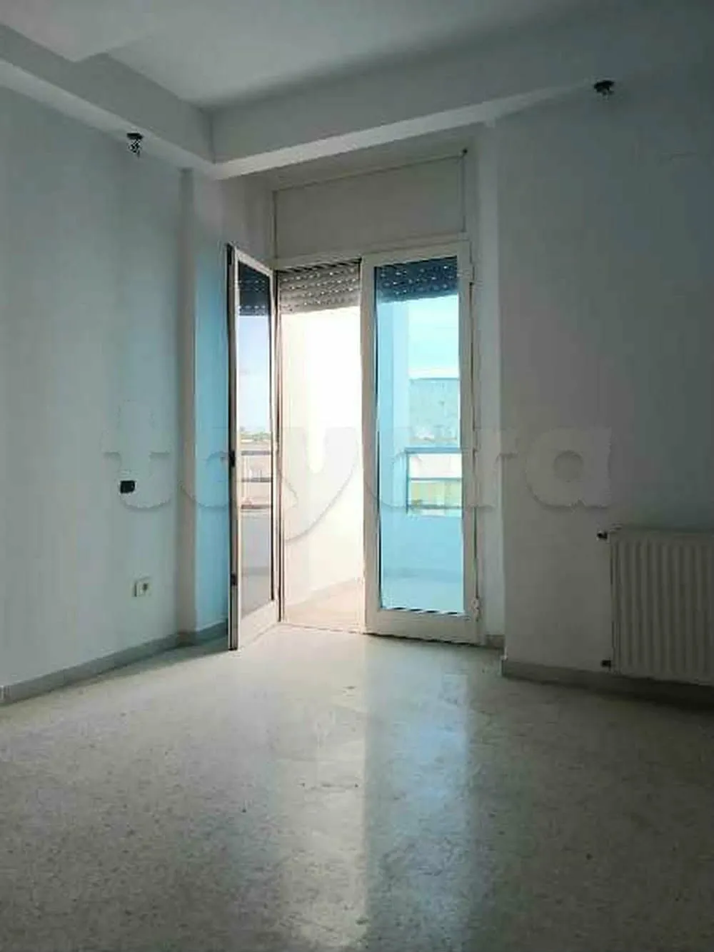 un appartements s+2 au 2éme étage (avec ascenseur) a louer situé a Denden En face l'artisanat