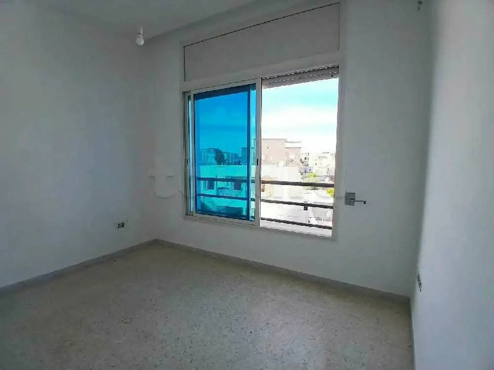 un appartements s+2 au 2éme étage (avec ascenseur) a louer situé a Denden En face l'artisanat