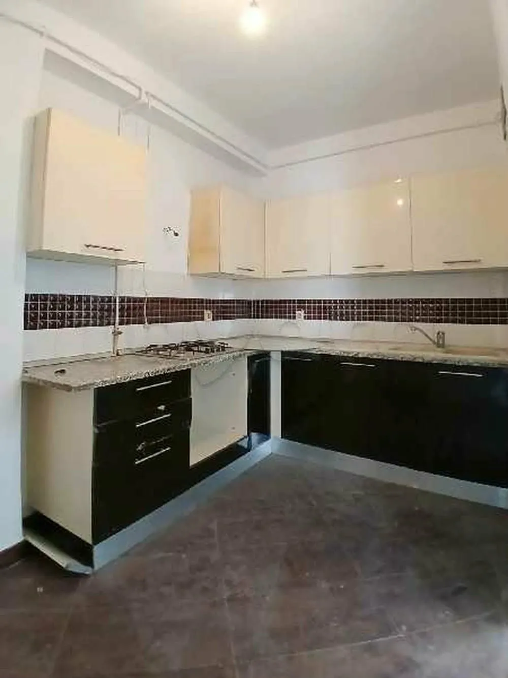 un appartements s+2 au 2éme étage (avec ascenseur) a louer situé a Denden En face l'artisanat