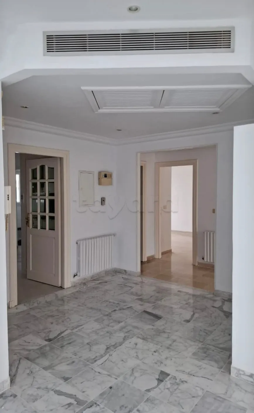 Location S3 vide à El Manar 2