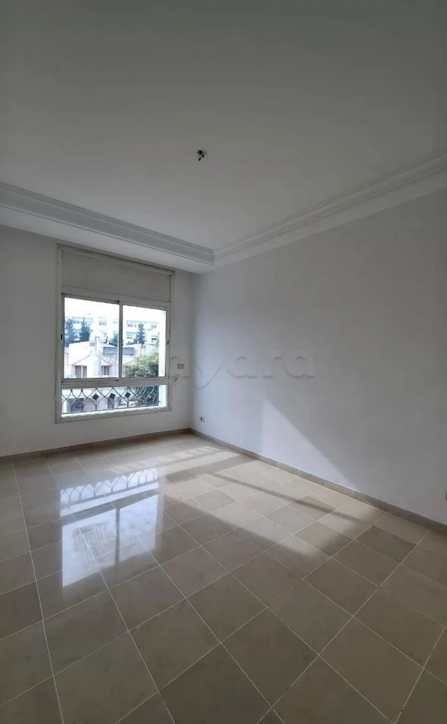 Location S3 vide à El Manar 2