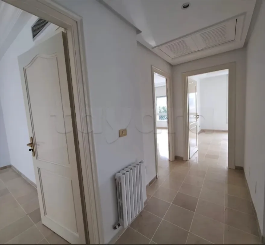 Location S3 vide à El Manar 2