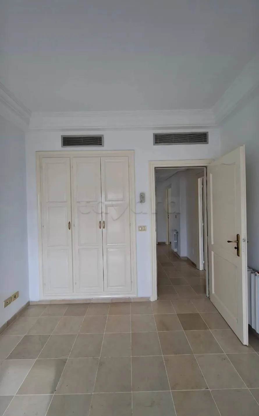 Location S3 vide à El Manar 2