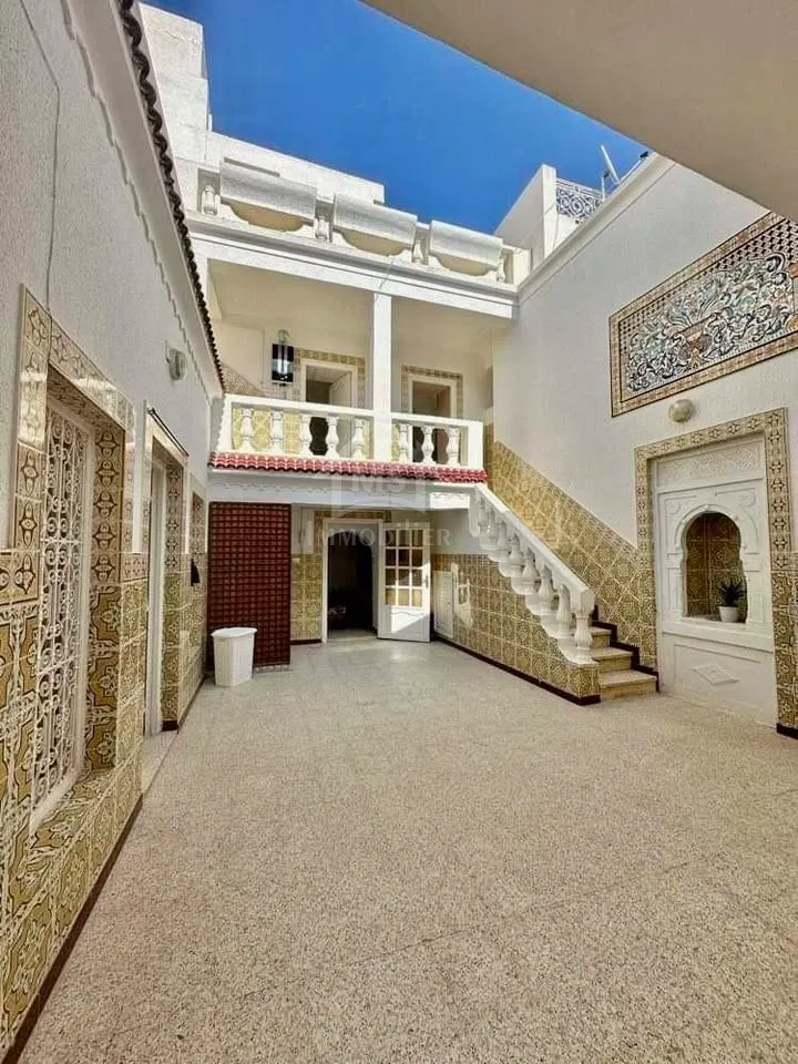 Maison arabesque S+4 à vendre à Béni Khiar 51355351