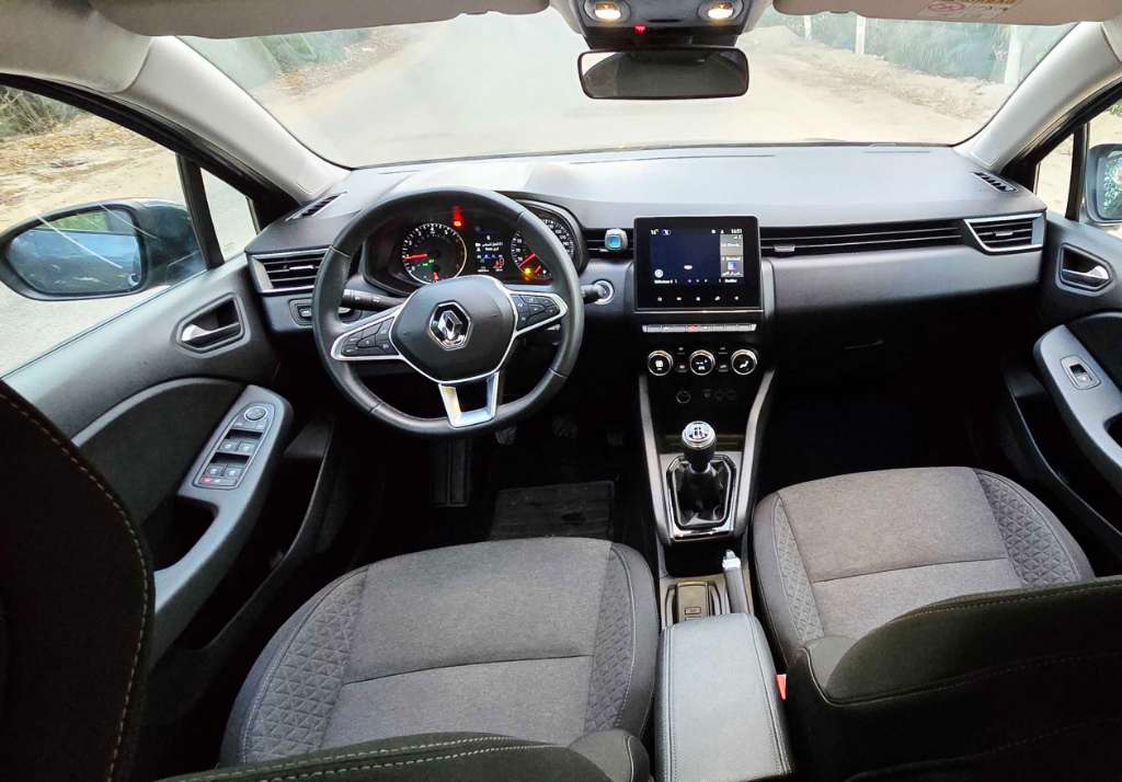 une belle renault clio 5 essence full importée de allmagne fin serie état neufff 