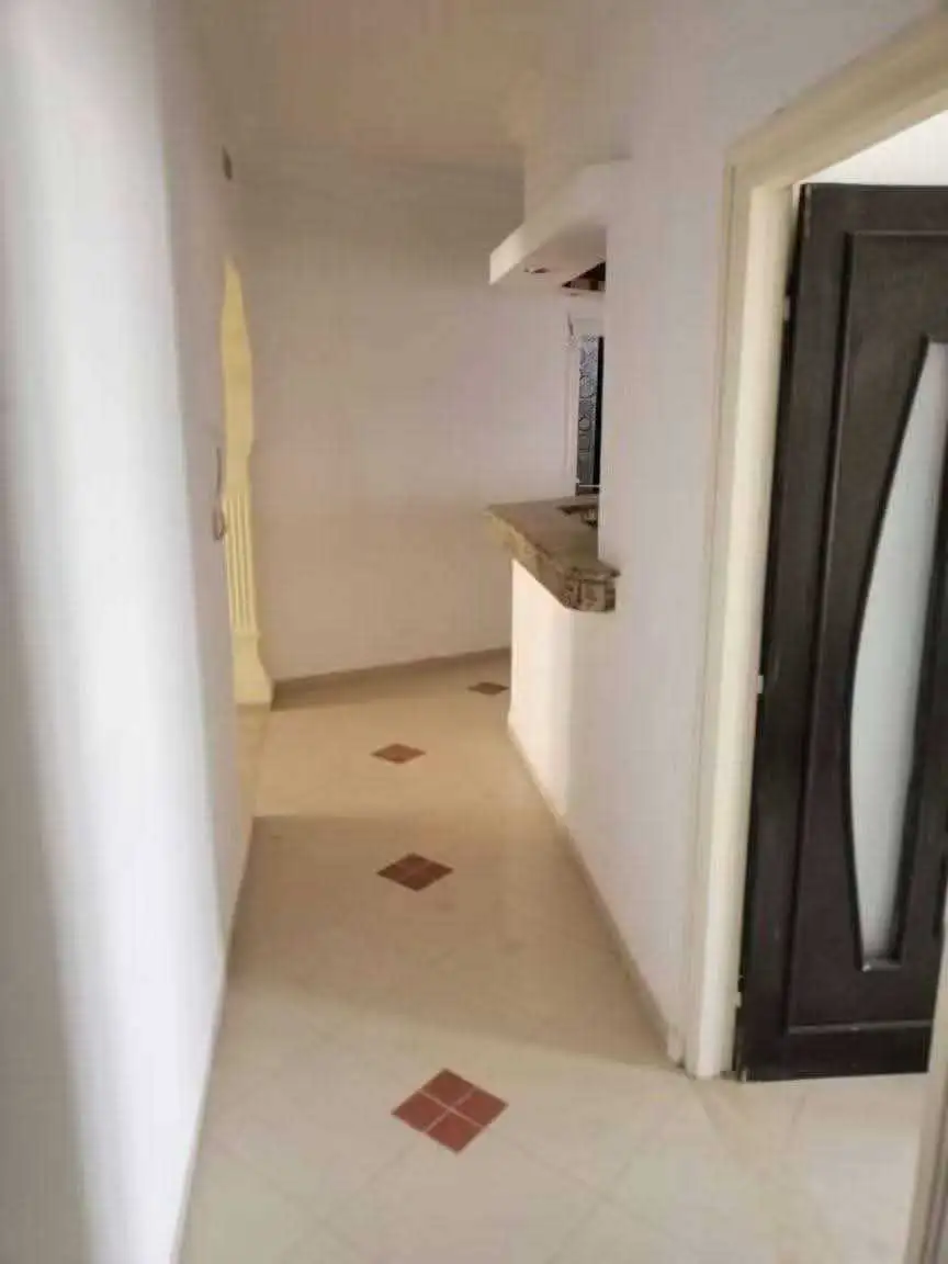 À vendre : Maison à Hammam Sousse, Cleopâtre, Côté Mer 🌊🏡

Référence : R028 - photo 8