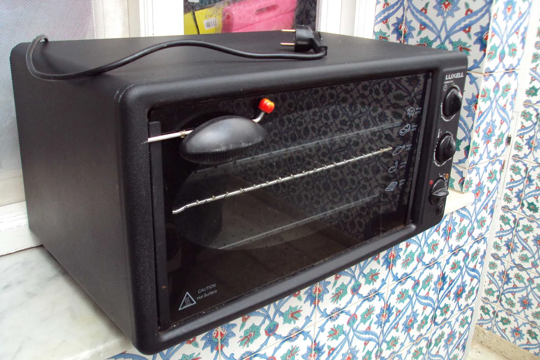 Occasion à ne pas rater. Four électrique marque LUXELL d’une capacité de 45L