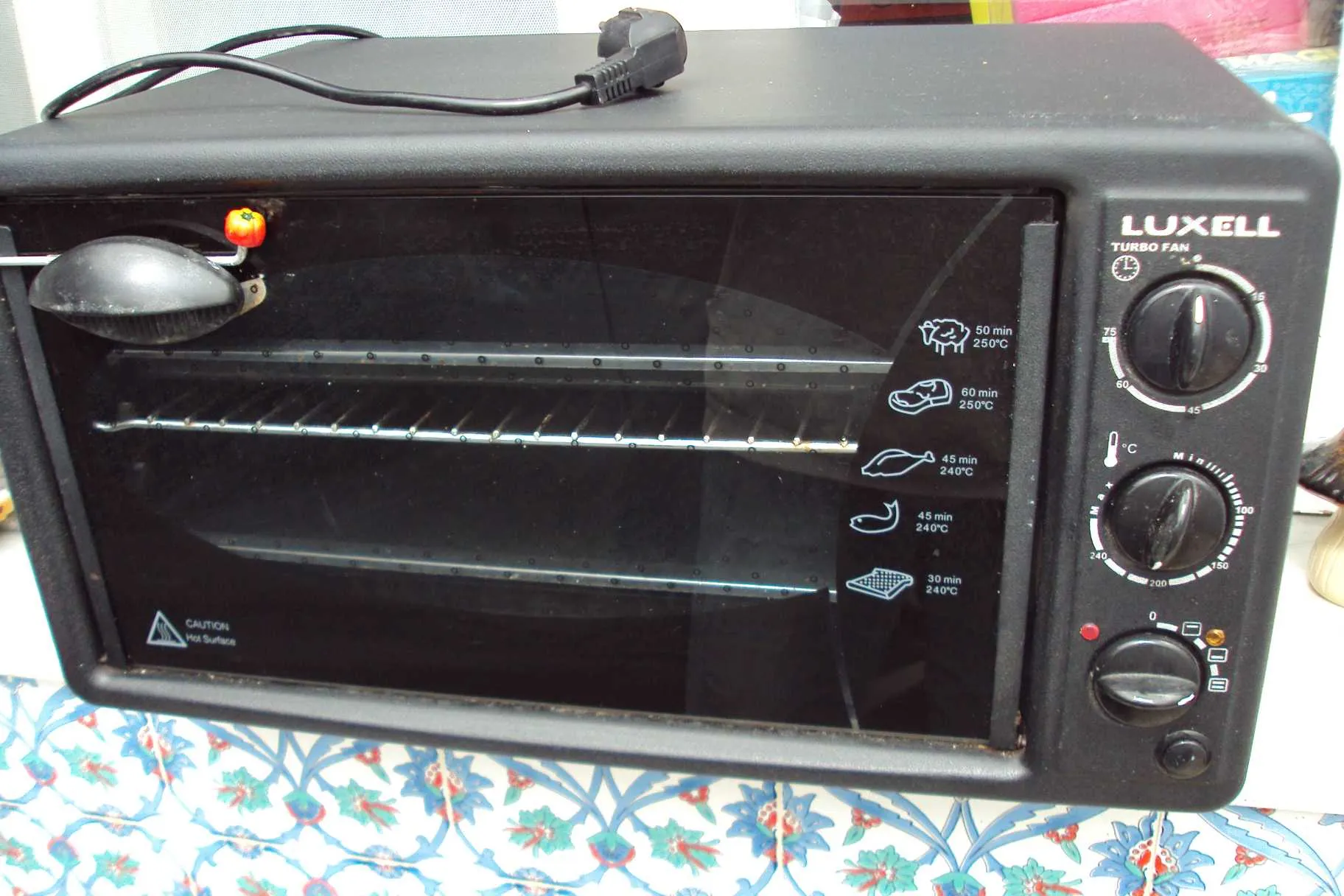 Occasion à ne pas rater. Four électrique marque LUXELL d’une capacité de 45L