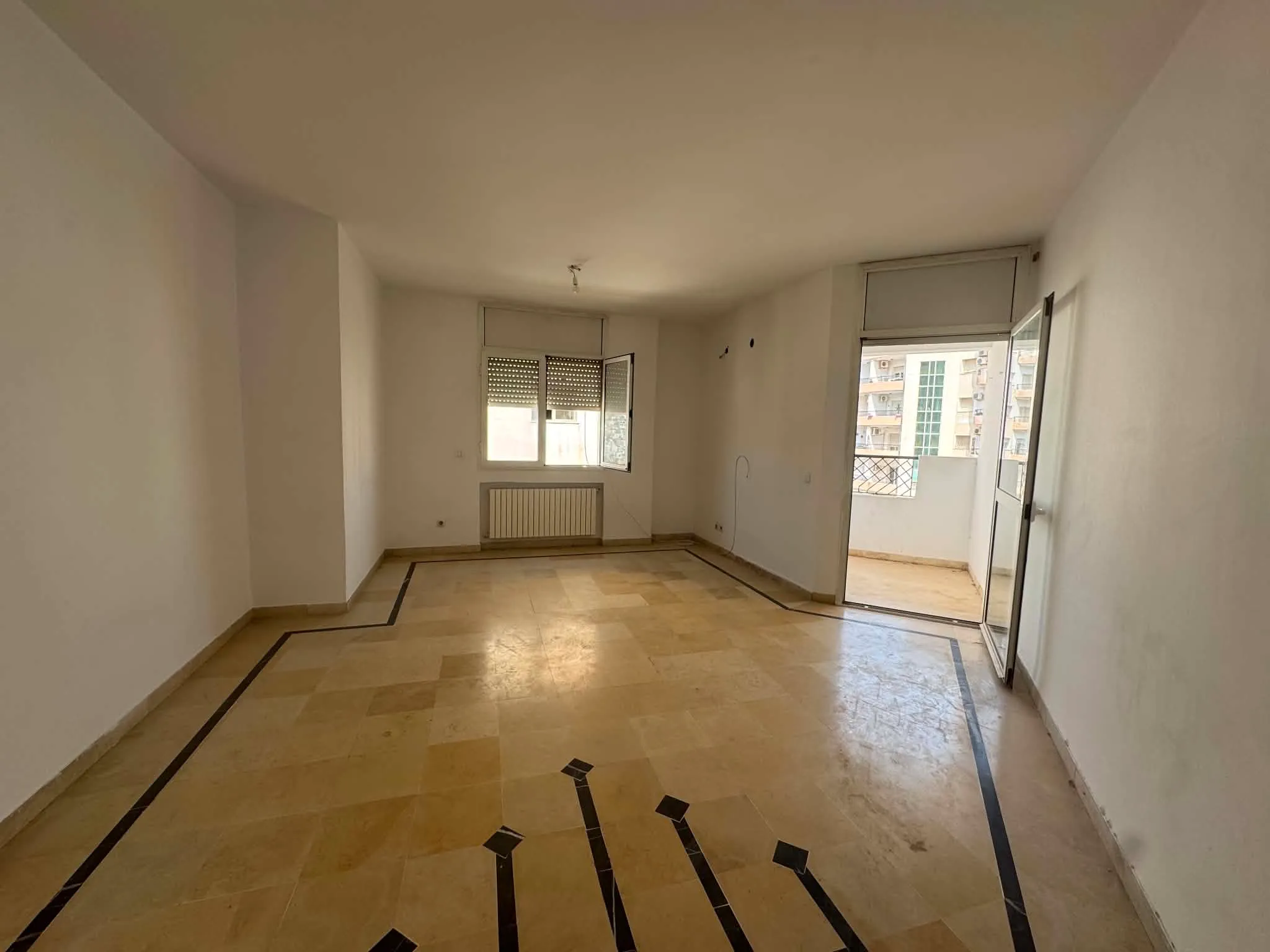 un appartement s+2 au 3éme étage(doubles ascenseurs) a louer a ennacer 2 prés de zen