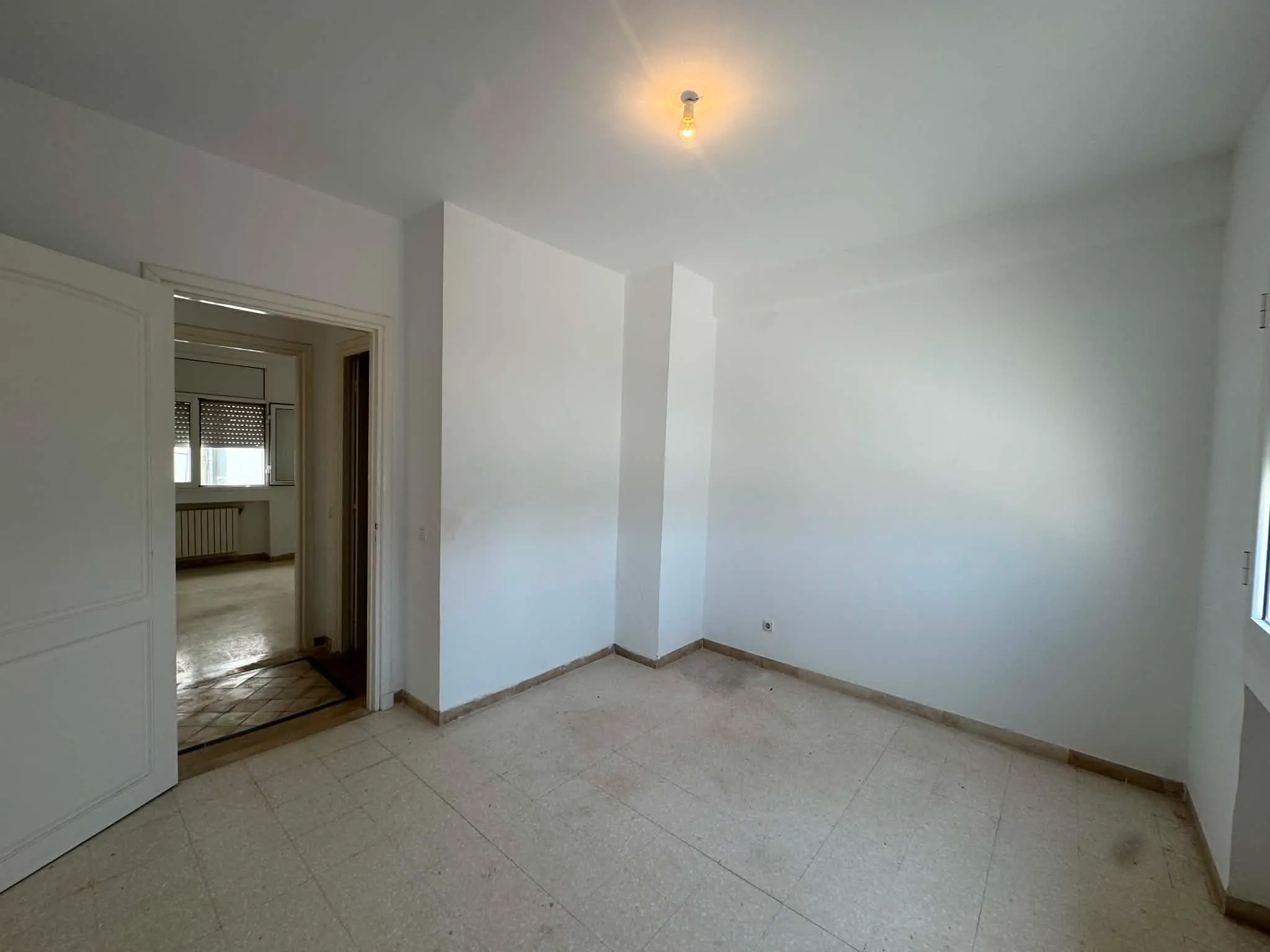 un appartement s+2 au 3éme étage(doubles ascenseurs) a louer a ennacer 2 prés de zen