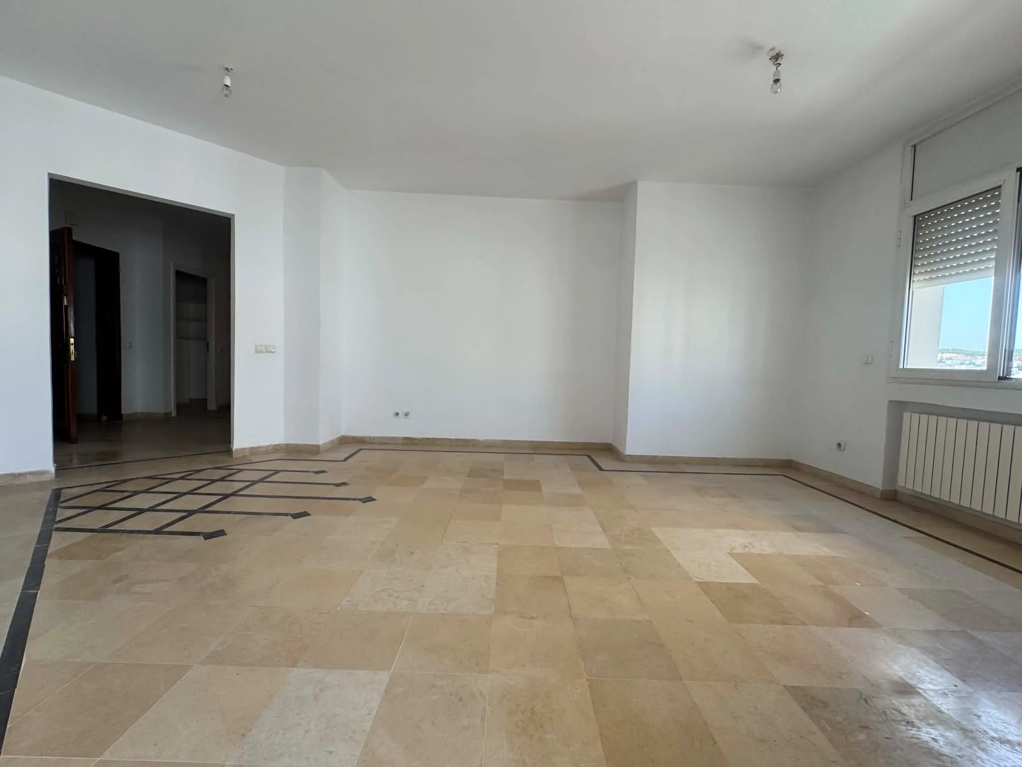 un appartement s+2 au 3éme étage(doubles ascenseurs) a louer a ennacer 2 prés de zen