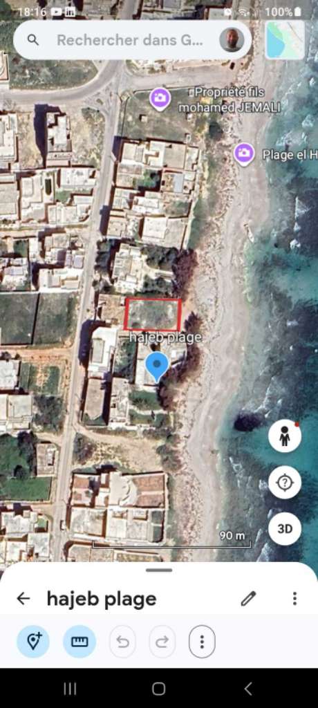 Terrain pied dans l'eau 