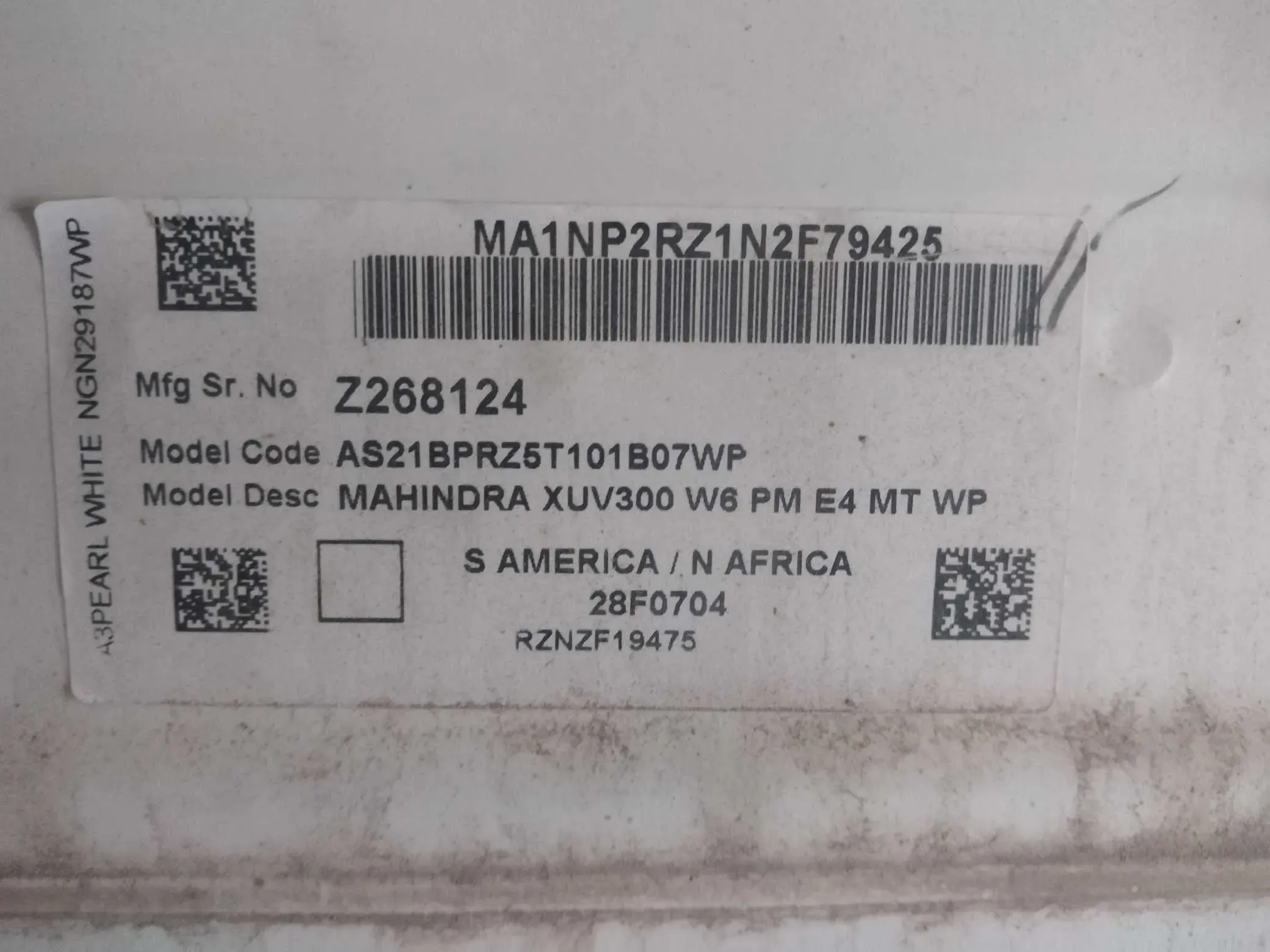 MAHINDRA XUV 300 ( Malle ; Parechoc et sous Parechoc arrière ; Feu anti - brouillard arrière Pièce d'origine