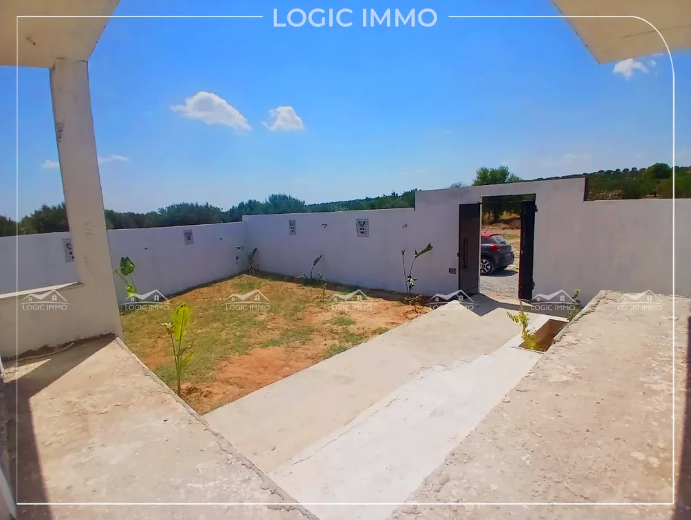 A vendre une maison inachevée située à basabseya Hammamet 