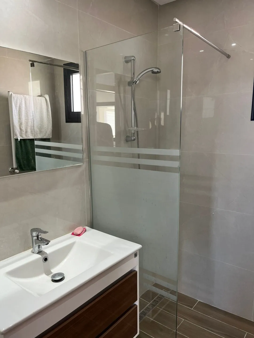 Location par nuitée : Appartement S+2 haut standing à AFH Mrezga, Nabeul