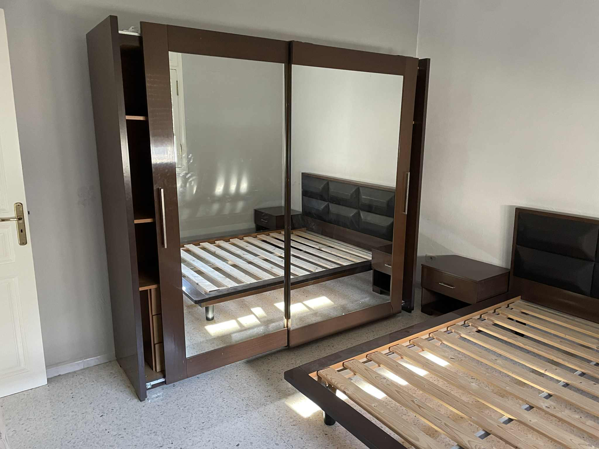Ensemble de chambre à coucher – très bon état 