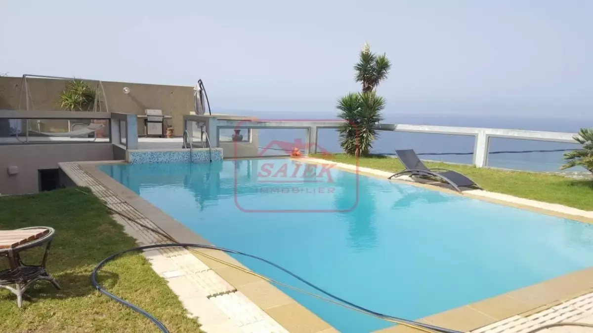 A louer villa avec piscine à la grotte, Bizerte