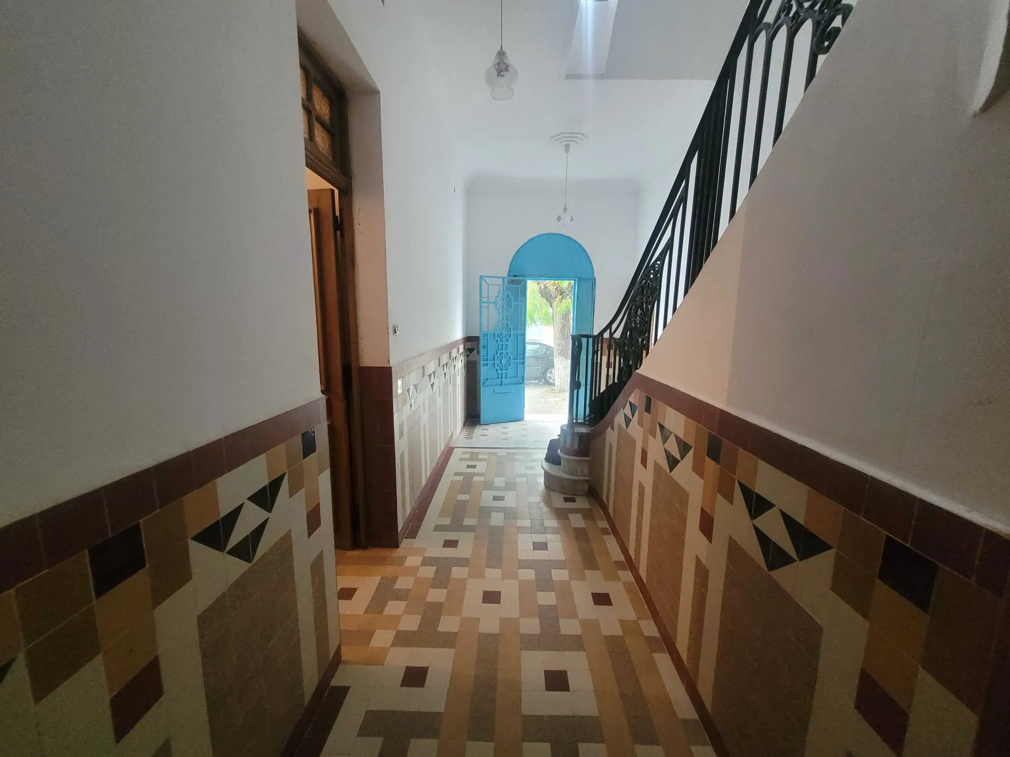 A Louer un Bureau H+6 au Centre Ville de Bizerte