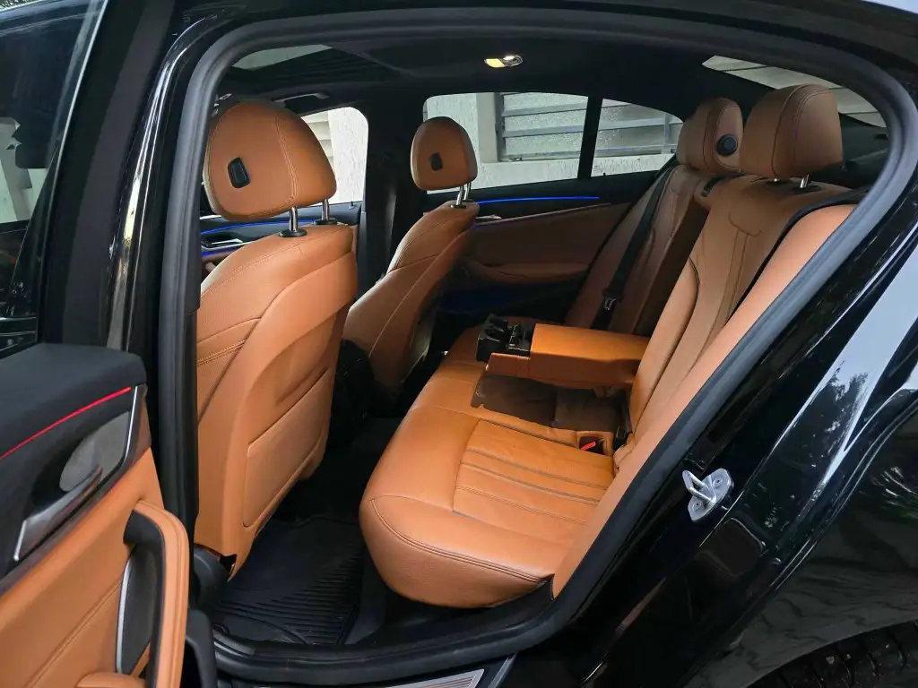 BMW G30 essence PACK M 2021/12 đ
đ on accepte l Ă©change des voitures