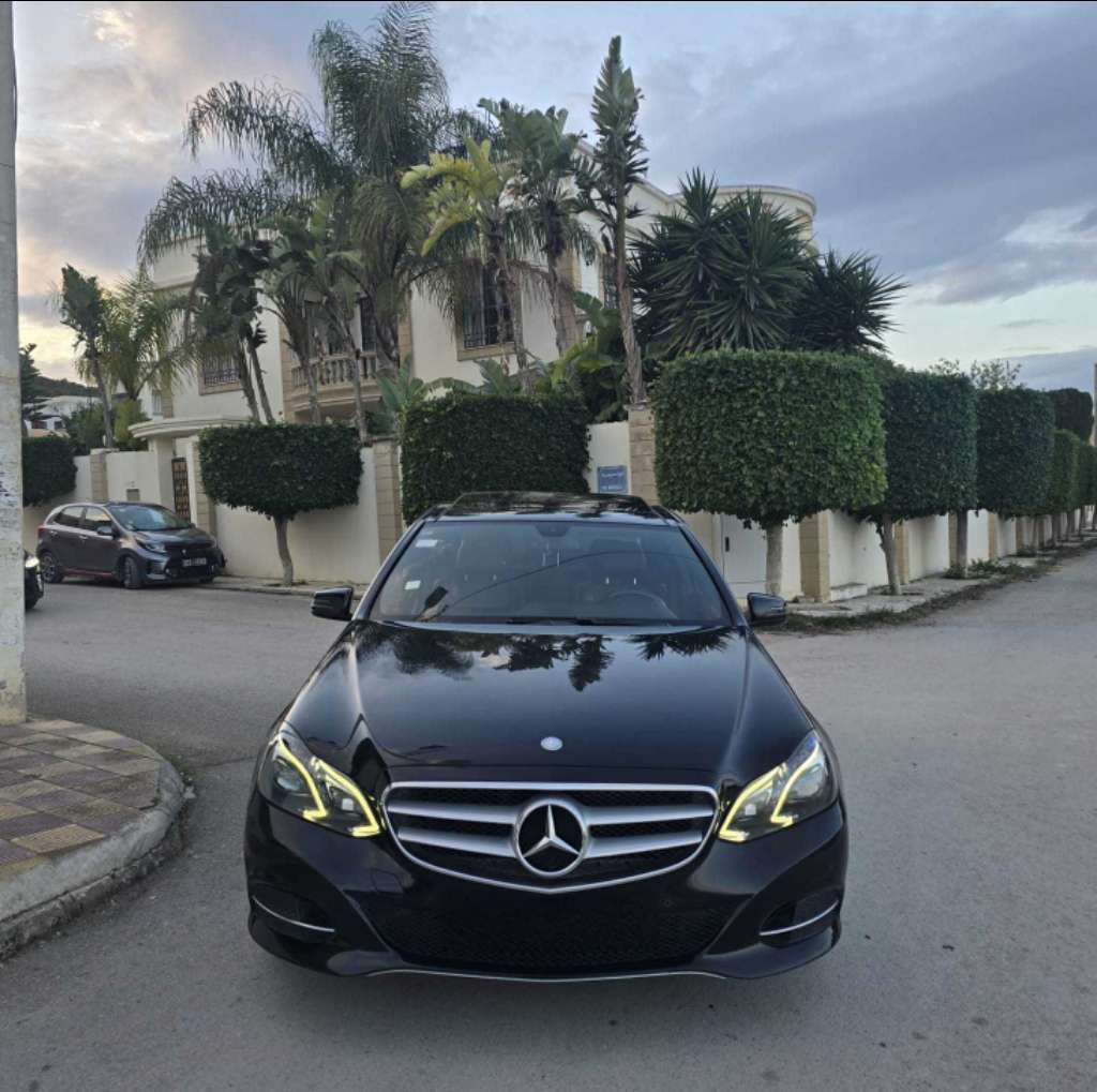 🚘 Mercedes E200 2015 essence 🚘
          🔁 on accepte l échange des voitures
     