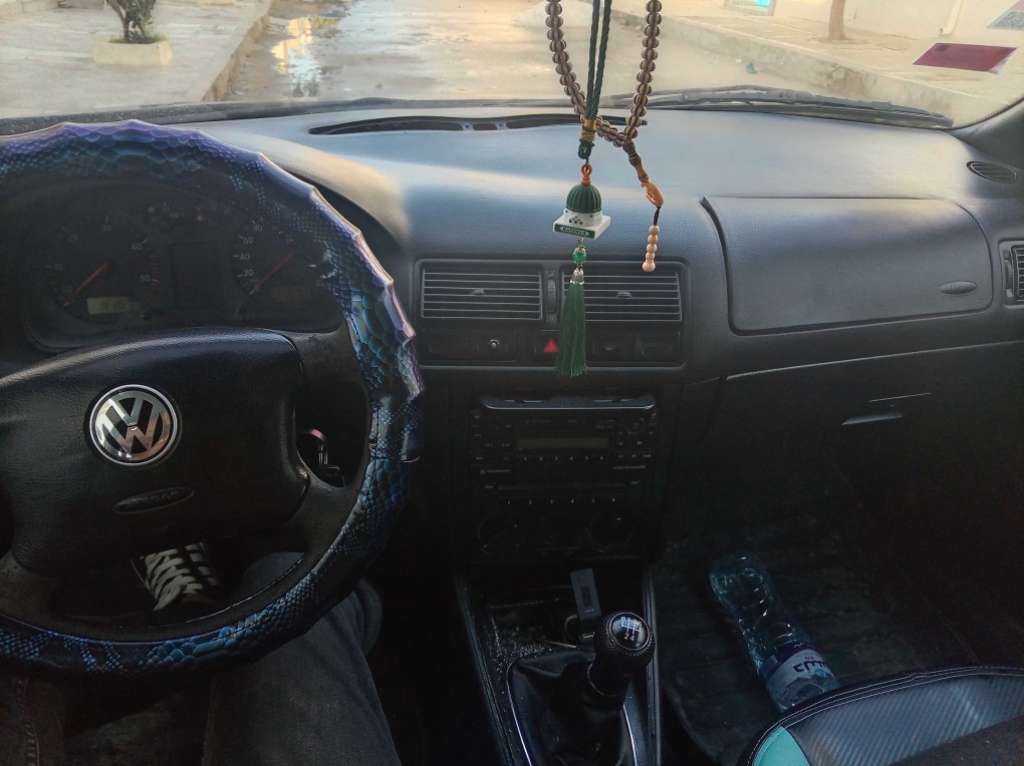 A vendre ou echange avec bmw essence Golf 4 TDI bonde rouge