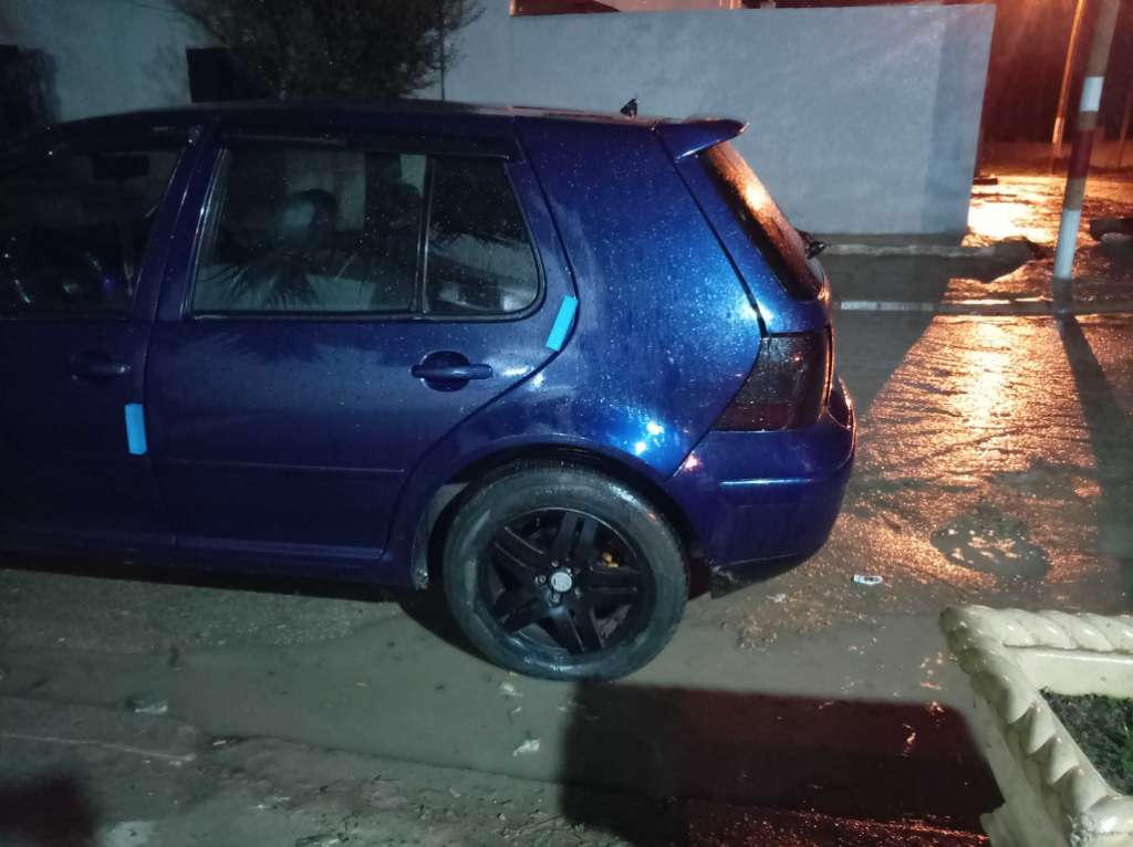 A vendre ou echange avec bmw essence Golf 4 TDI bonde rouge