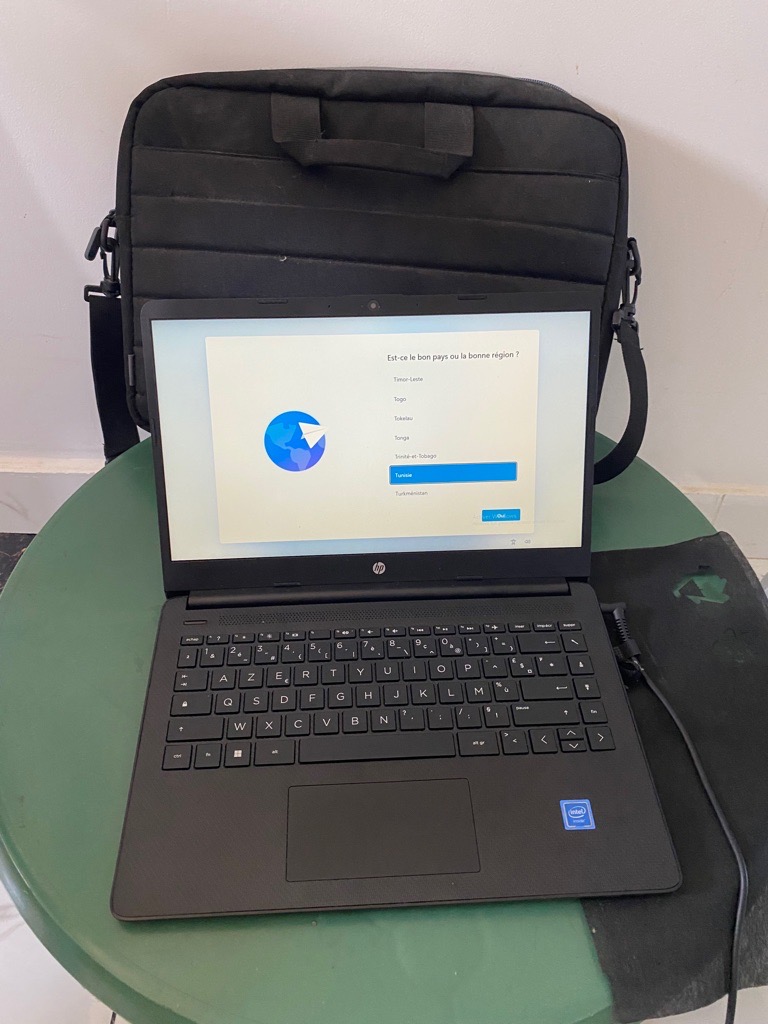 Pc portable hp neuf avec chargeur et sacoche